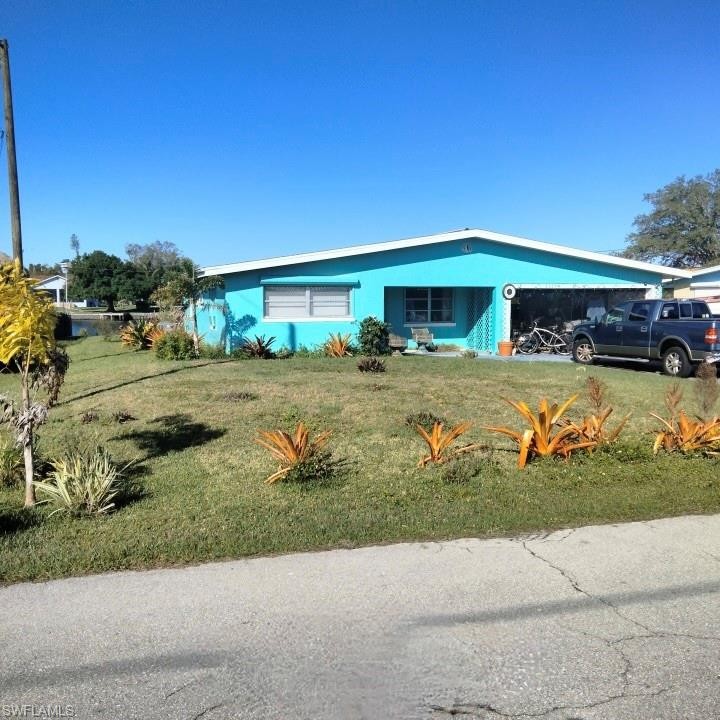 House is 1600 sf plus 440 sf garage Perfect Opportunity!!! :) :) - Beach Home for sale in North Fort Myers, Florida on Beachhouse.com