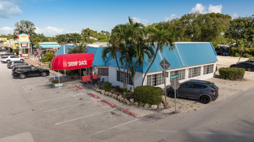 Turnkey Restaurant opportunity with prime US1 Frontage in heart - Beach Commercial for sale in Upper Matecumbe Key, Florida on Beachhouse.com