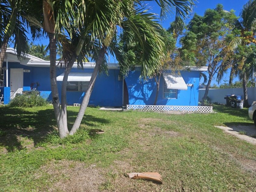 Triplex in the heart of Marathon. Configured as 3/1, 1/1, and - Beach Home for sale in Marathon, Florida on Beachhouse.com