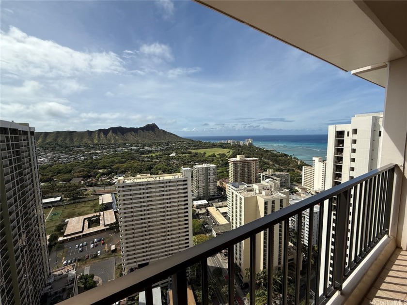 Rarely available PH unit in Tower I. Gorgeous DH & ocean view - Beach Condo for sale in Honolulu, Hawaii on Beachhouse.com