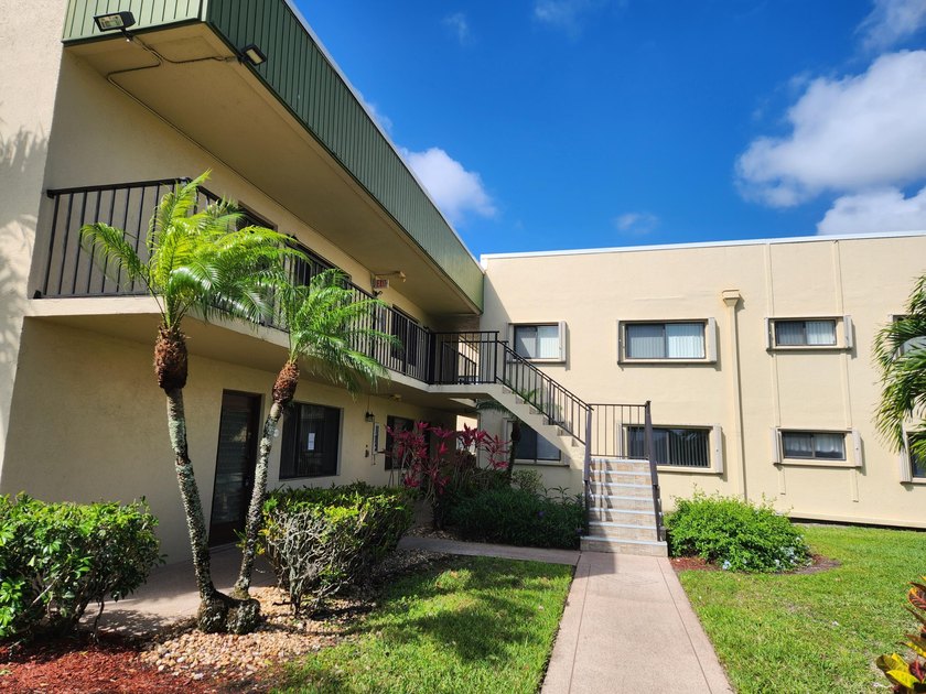 Welcome to your slice of easy Florida living in the desirable - Beach Condo for sale in Delray Beach, Florida on Beachhouse.com