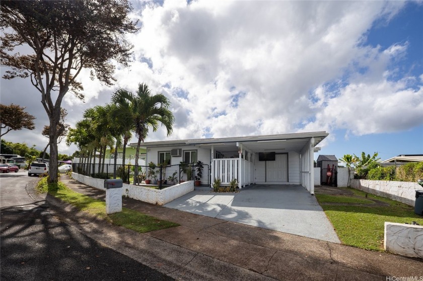 Pacific Palisades is a serene, family-oriented neighborhood - Beach Home for sale in Pearl City, Hawaii on Beachhouse.com