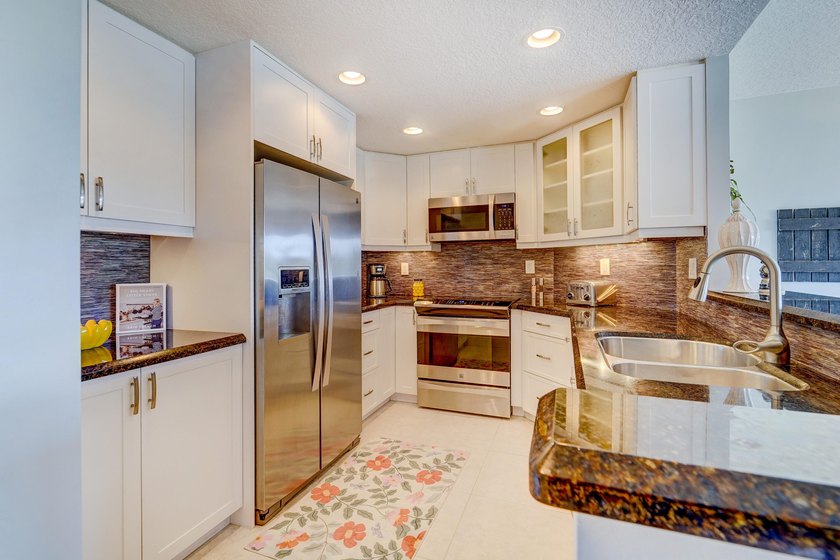 Live on the prestigious Las Olas Blvd, surrounded by - Beach Condo for sale in Fort Lauderdale, Florida on Beachhouse.com