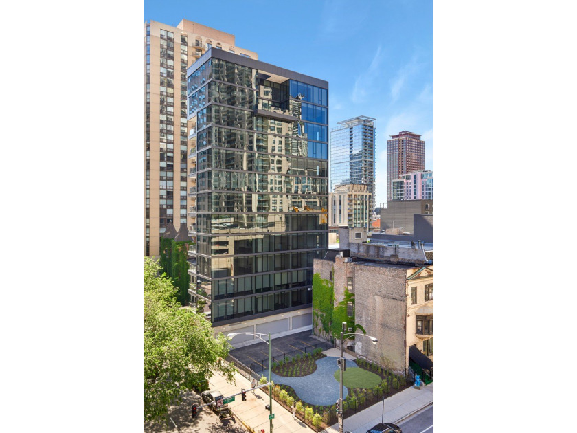 Magnificent full-floor residence at the boutique building 56 - Beach Condo for sale in Chicago, Illinois on Beachhouse.com