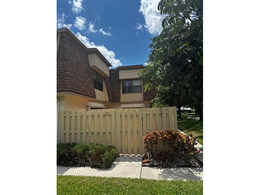 Motivated Seller.Looking for a property you can make your own? - Beach Townhome/Townhouse for sale in Delray Beach, Florida on Beachhouse.com