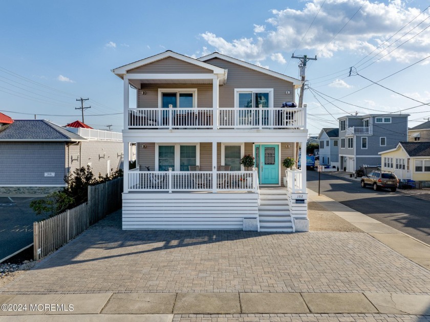 Welcome to your stunning 3 bedroom (with potential for 4th), 3.5 - Beach Home for sale in Ship Bottom, New Jersey on Beachhouse.com