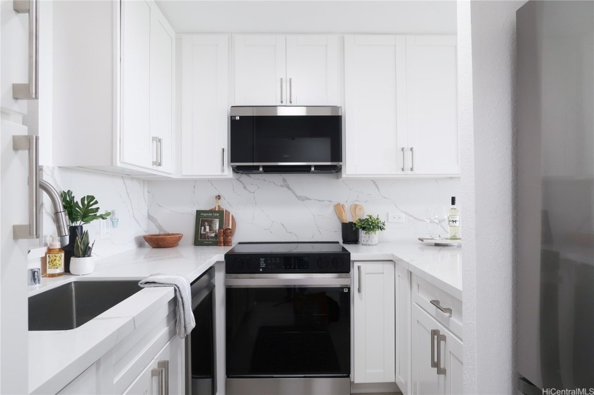 Welcome to this beautifully updated unit at Park At Pearlridge! - Beach Condo for sale in Aiea, Hawaii on Beachhouse.com