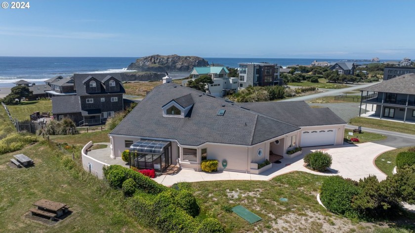 Luxurious Vacation Rental Retreat by the Sea!  This premier - Beach Home for sale in Bandon, Oregon on Beachhouse.com