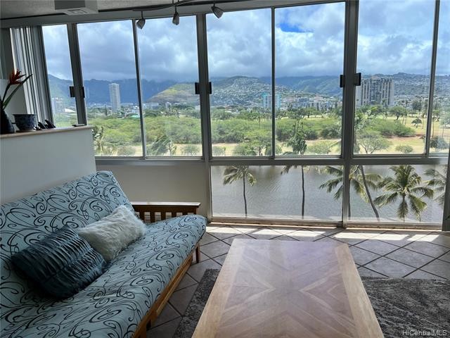 VIEWS! VIEWS! TRADES! Floor to Ceiling Glass! Spectacular open - Beach Condo for sale in Honolulu, Hawaii on Beachhouse.com