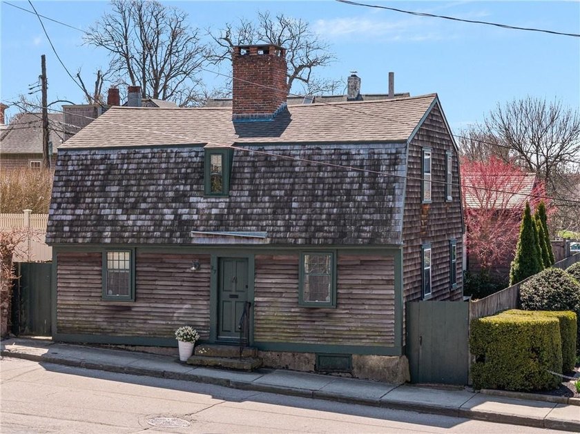 The Edward Hammett House, built in 1806, serves as a structural - Beach Home for sale in Newport, Rhode Island on Beachhouse.com