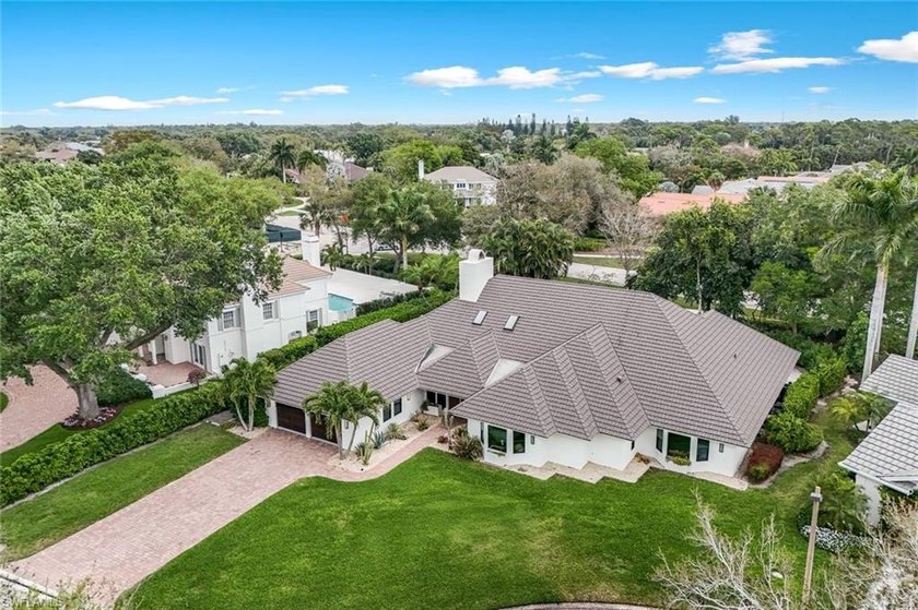 Perfectly positioned on a quiet cul-de-sac in the heart of - Beach Home for sale in Naples, Florida on Beachhouse.com