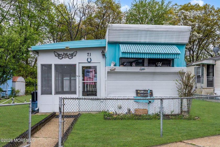 Move right into this well-maintained 2-bedroom, 1-bath home - Beach Home for sale in Hazlet, New Jersey on Beachhouse.com