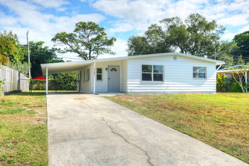 This stunningly renovated 2 bedroom, 1 bath concrete block gem - Beach Home for sale in Melbourne, Florida on Beachhouse.com