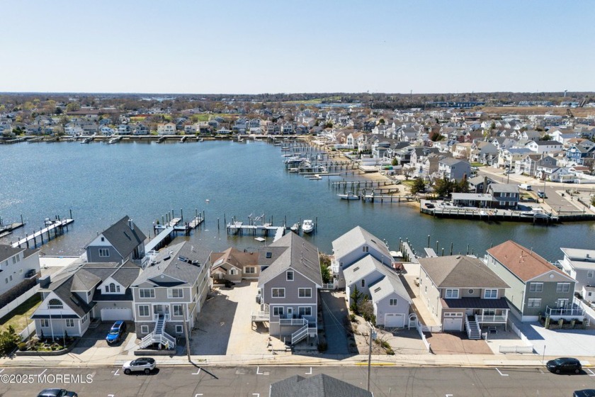 TURN KEY..POINT LAKE VILLAS.
ONE OF A KIND WATERFRONT...
RARE - Beach Home for sale in Point Pleasant Beach, New Jersey on Beachhouse.com