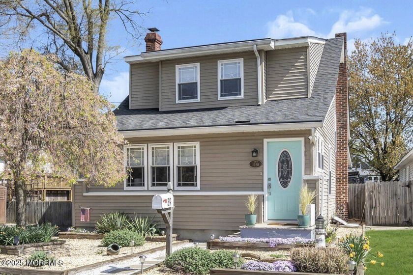 **Welcome to the ''Ideal'' Beach House -- your coastal retreat - Beach Home for sale in North Middletown, New Jersey on Beachhouse.com