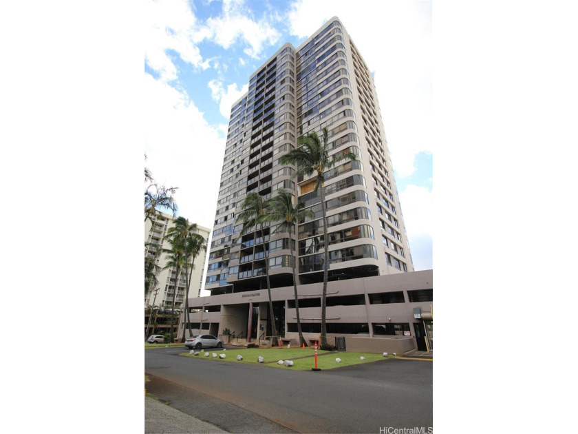 Exceptional high floor apartment in the heart of Honolulu, close - Beach Condo for sale in Honolulu, Hawaii on Beachhouse.com