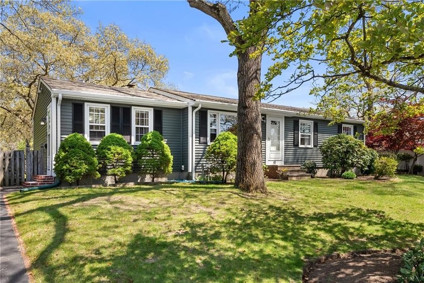 Welcome to 91 Hilton Road, a beautifully maintained 3 bedroom, 2 - Beach Home for sale in Warwick, Rhode Island on Beachhouse.com