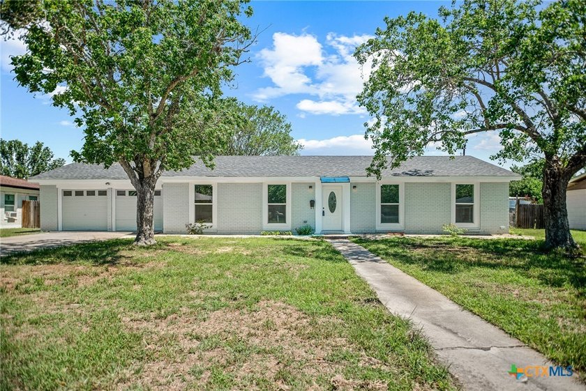 This one doesn't just get all the ooooohs and ahhhhhs, it gets - Beach Home for sale in Port Lavaca, Texas on Beachhouse.com