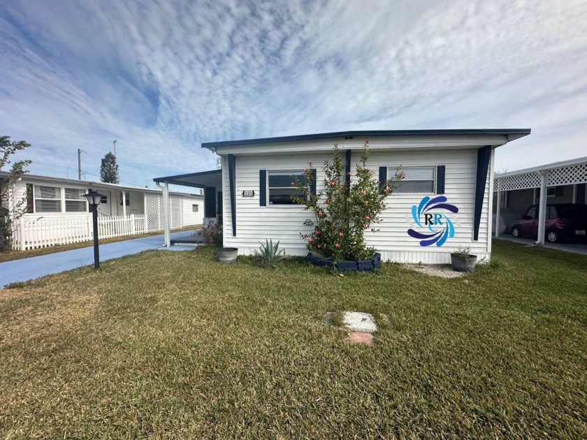 This fully updated 2-bedroom, 2-bath home in Lakeview Estates - Beach Home for sale in South Daytona, Florida on Beachhouse.com