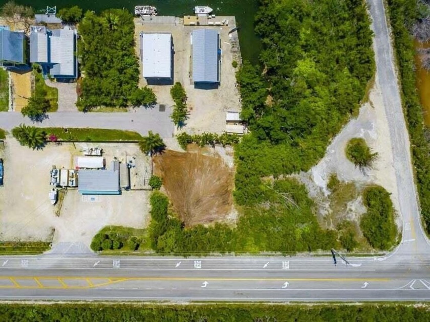 Vacant commercial lot with 100' of frontage on Overseas Highway - Beach Lot for sale in Cudjoe Key, Florida on Beachhouse.com