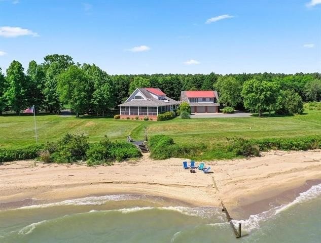 *LET'S GO TO THE BEACH HOUSE!* Offering ideal second or year - Beach Home for sale in Kinsale, Virginia on Beachhouse.com