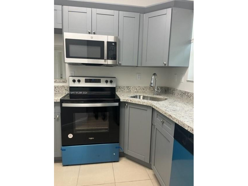 Nice Condo at Reflections at Pembroke Pines. 2 Bed/2 Bath with a - Beach Condo for sale in Pembroke Pines, Florida on Beachhouse.com