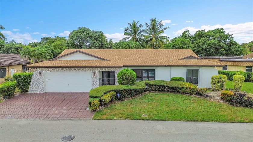 Beautiful turn-key single-family pool home in the heart of - Beach Home for sale in Tamarac, Florida on Beachhouse.com