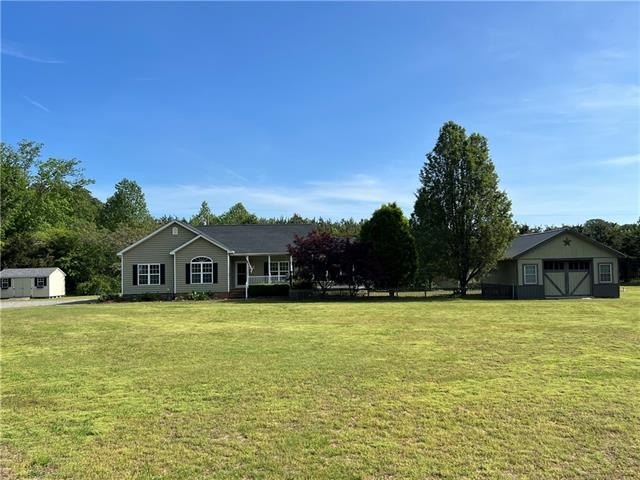 3 bedrooms, 2 full bathrooms in this Ranch style house with 9' - Beach Home for sale in Wake, Virginia on Beachhouse.com