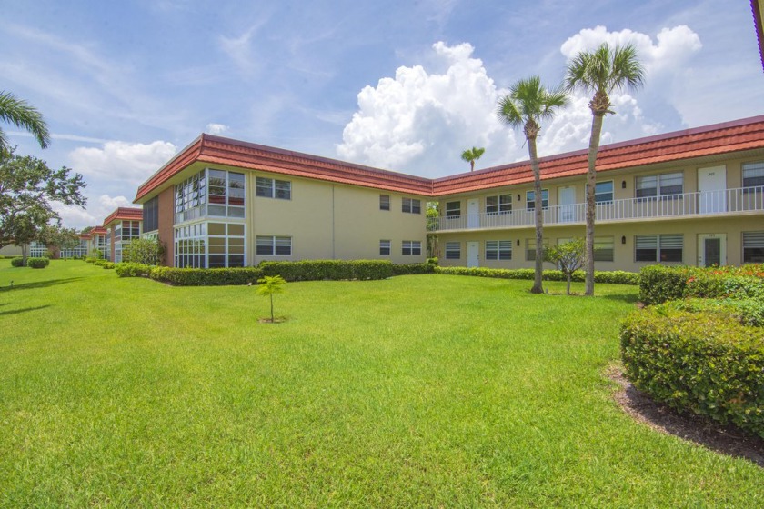 Charming, light-filled 1BR/1.5BA first-floor end unit nestled in - Beach Condo for sale in Vero Beach, Florida on Beachhouse.com