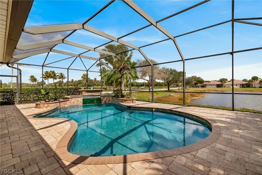 Spacious 2,563 sq. ft. Executive Home with plenty of space, view - Beach Home for sale in Fort Myers, Florida on Beachhouse.com