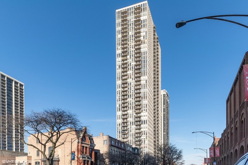 Rarely Available High-Floor SE Corner Condo with Spectacular - Beach Condo for sale in Chicago, Illinois on Beachhouse.com