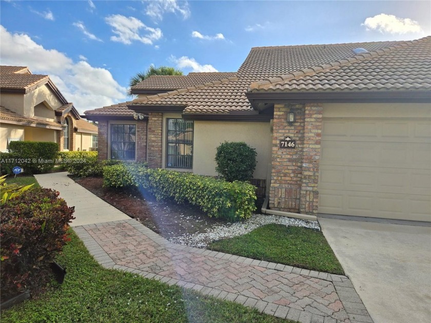 ROOF 2 years old!!   Perfect lake view!!   Bright and open floor - Beach Home for sale in Boynton Beach, Florida on Beachhouse.com