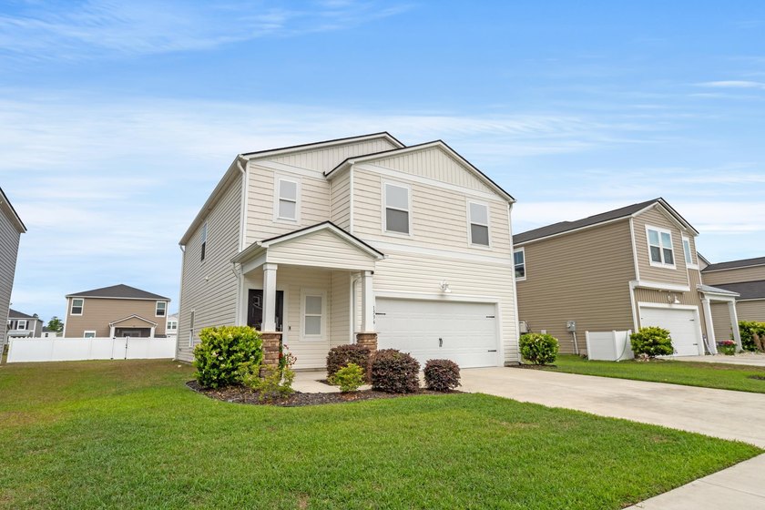 Welcome HOME to this Move-In-Ready beautifully maintained home - Beach Home for sale in Myrtle Beach, South Carolina on Beachhouse.com