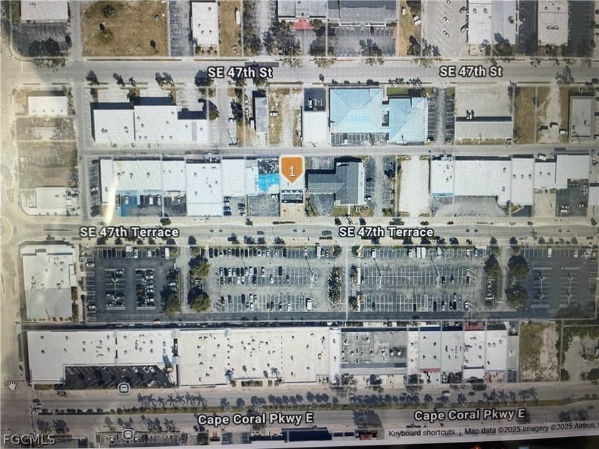 MAIN LOCATION!! Downtown Cape Coral on 47th Ter. 5920sf two - Beach Office for sale in Cape Coral, Florida on Beachhouse.com