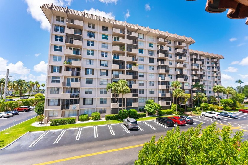 Experience Resort-Style Living at Island Club!This rarely - Beach Condo for sale in Pompano Beach, Florida on Beachhouse.com