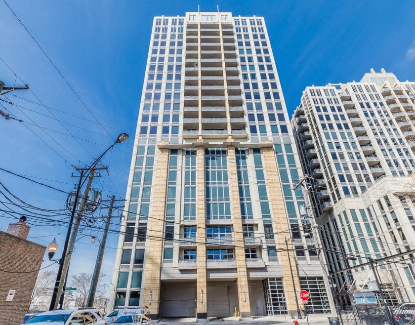 Enjoy river views from this spacious soft loft featuring bamboo - Beach Home for sale in Chicago, Illinois on Beachhouse.com