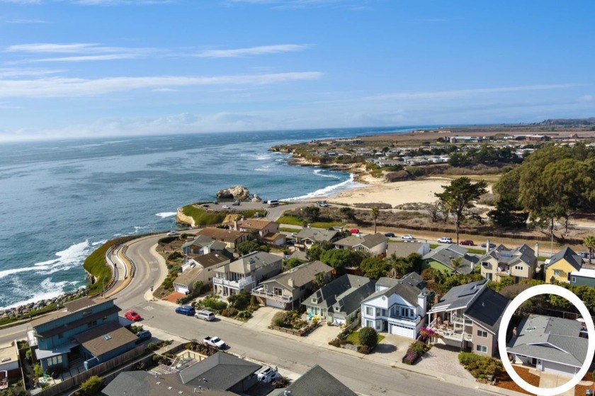 This is the location you've been waiting for! Just 6 houses back - Beach Home for sale in Santa Cruz, California on Beachhouse.com