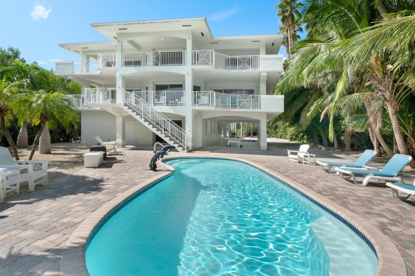 This stunning property spans 1.82 acres and is ideally located - Beach Home for sale in Plantation Key, Florida on Beachhouse.com