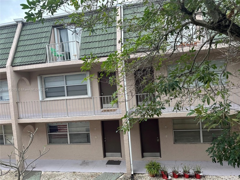 Investor's welcome! Townhome style, located in a small complex - Beach Condo for sale in Deerfield Beach, Florida on Beachhouse.com