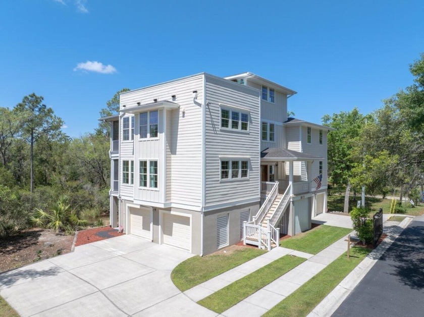 Look no further!  Custom built home in gated private enclave - Beach Home for sale in North Charleston, South Carolina on Beachhouse.com