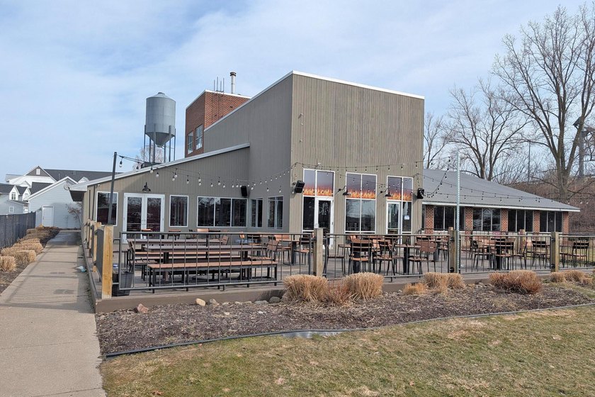 High-profile, premier waterfront restaurant/bar opportunity in - Beach Commercial for sale in Spring Lake, Michigan on Beachhouse.com