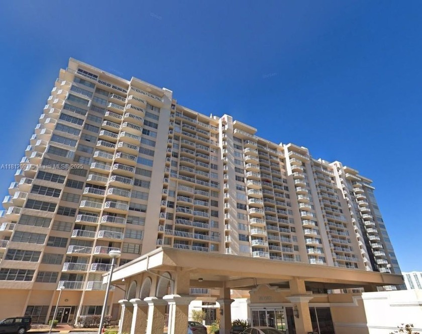 GREAT LOCATION IN AVENTURA. SPACIOUS HIGH FLOOR CORNER UNIT  2/2 - Beach Condo for sale in Aventura, Florida on Beachhouse.com