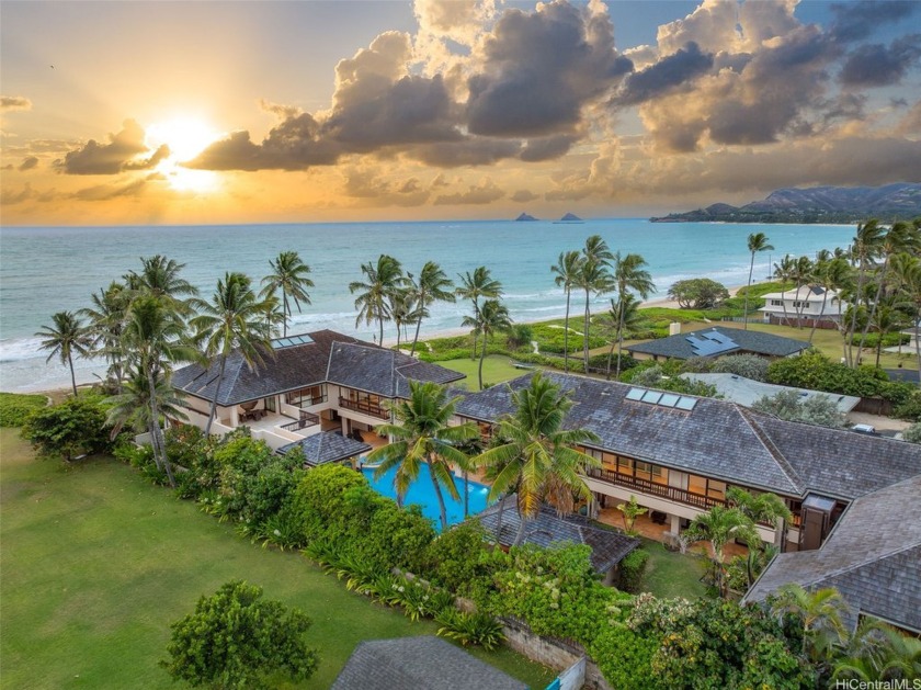 Welcome to this exceptional Kailua beachfront estate.  This - Beach Home for sale in Kailua, Hawaii on Beachhouse.com