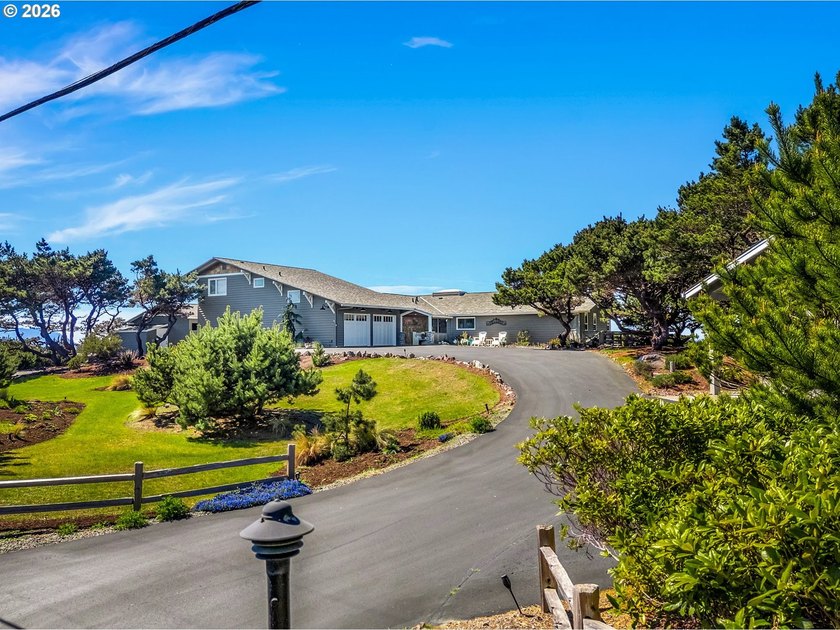 A treasure found! This luxurious 5-bedroom home is the epitome - Beach Home for sale in Warrenton, Oregon on Beachhouse.com