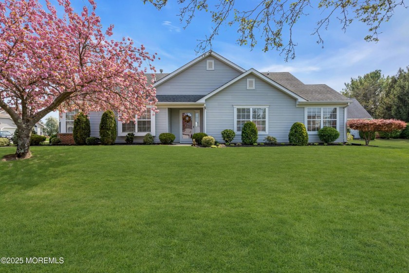 LAKE RIDGE: Set on a sprawling lot on a cul-de-sac, get ready to - Beach Home for sale in Toms River, New Jersey on Beachhouse.com
