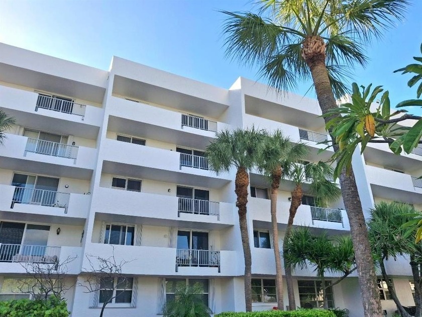 GREAT INVESTMENT - DEEDED BEACH ACCESS - BOAT SLIP AVAILABLE FOR - Beach Condo for sale in Pompano Beach, Florida on Beachhouse.com