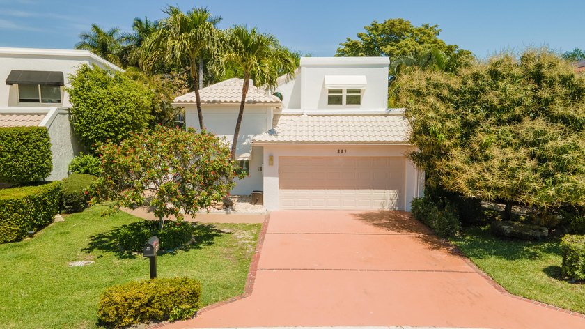 Amazing location, just minutes from the beach, dining, shopping - Beach Home for sale in Delray Beach, Florida on Beachhouse.com