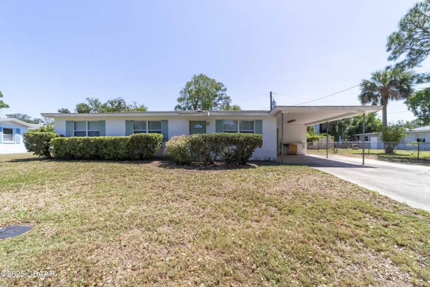 Welcome to 321 Linda Circle, a charming 3 bedroom, 1.5 bath home - Beach Home for sale in South Daytona, Florida on Beachhouse.com