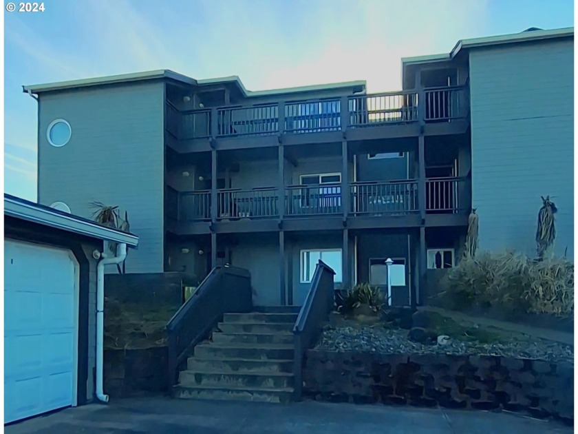 This Amazing Condo is move in ready with most furniture staying - Beach Condo for sale in Ocean Shores, Washington on Beachhouse.com