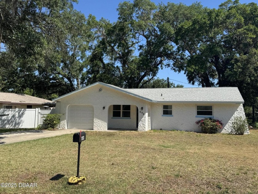 NEWS FLASH- NO FLOOD DAMAGE WITH THIS HOME! You must see this - Beach Home for sale in South Daytona, Florida on Beachhouse.com